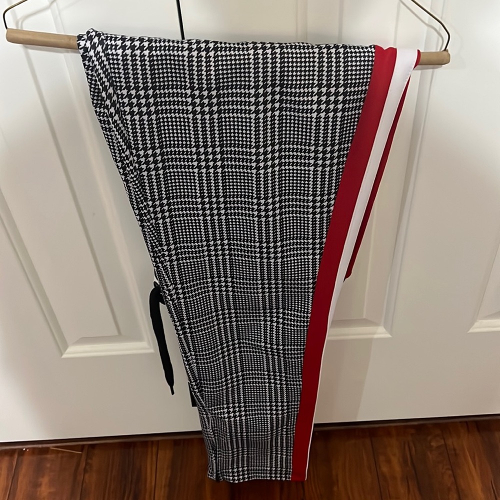 Black, Red, & White XL screenshot Pants NWT